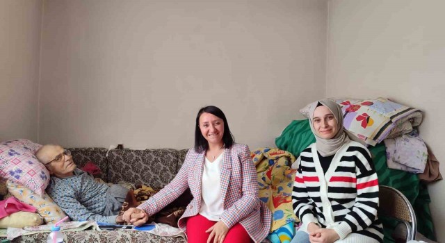 Başkan Tekin, hasta ve yaşlı vatandaşları yalnız bırakmıyor