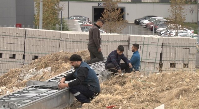Başkentte 70 metrelik yük asansörü devrildi