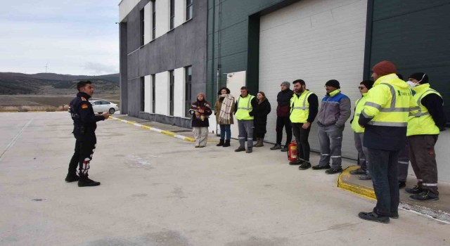 Bozüyük Belediyesi İtfaiyesinden fabrikada yangın eğitimi