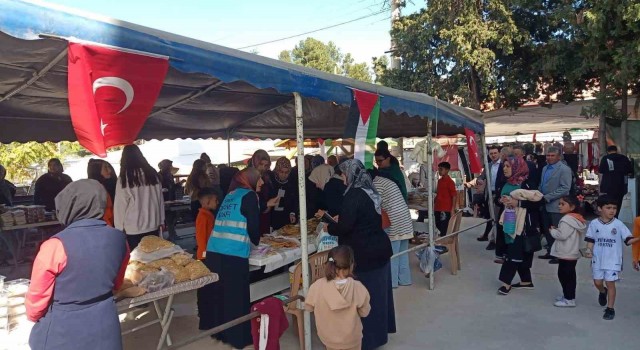 Burdurda Filistine destek için “Hayır Çarşısı” kuruldu