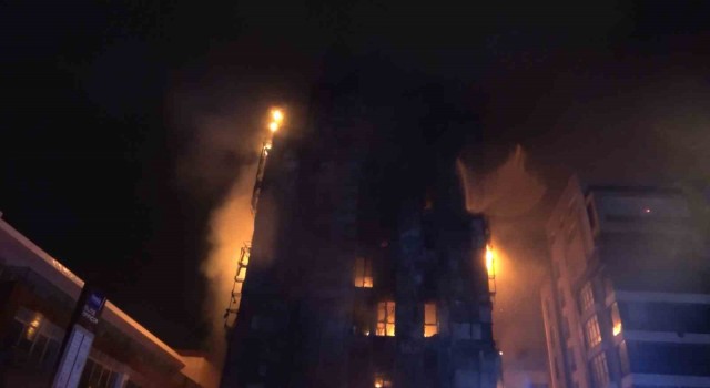 Bursada 10 katlı işyeri alevlere teslim oldu