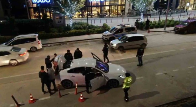 Bursada 2 bin 669 araç kontrol edildi, 27 sürücüye toplam 143 bin lira ceza