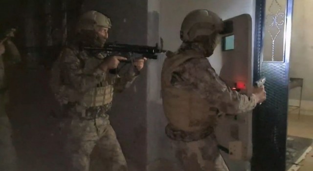 Bursada uyuşturucu satıcılarına helikopter destekli şafak operasyonu...64 gözaltı