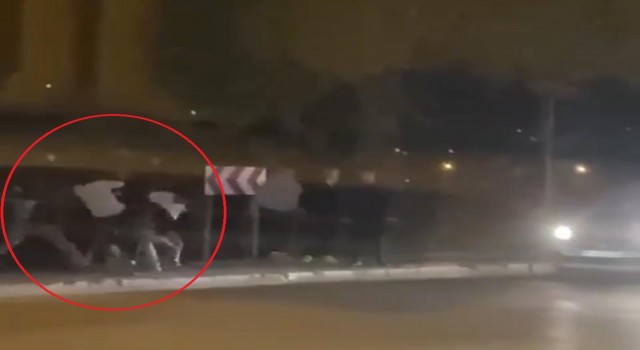 Bursada ‘yan bakma kavgası kamerada: Caddeyi boks ringine çevirdiler