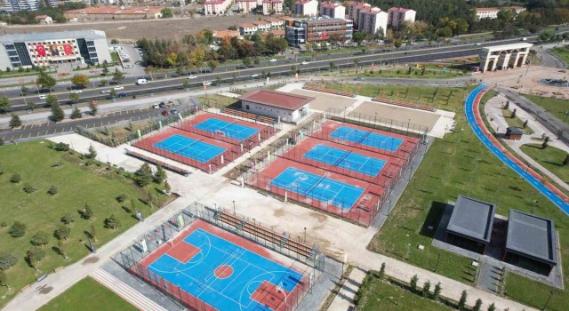 Büyükşehirden millet bahçesine tenis kortu ve plaj voleybolu tesisi