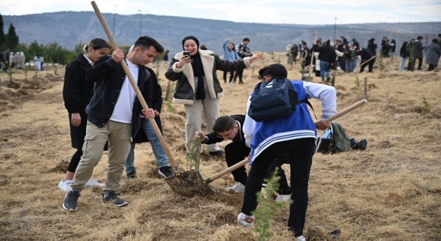 ÇAKÜde fidanlar toprakla buluştu