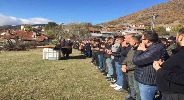Çamlıderede yangında hayatını kaybeden 2 genç toprağa verildi