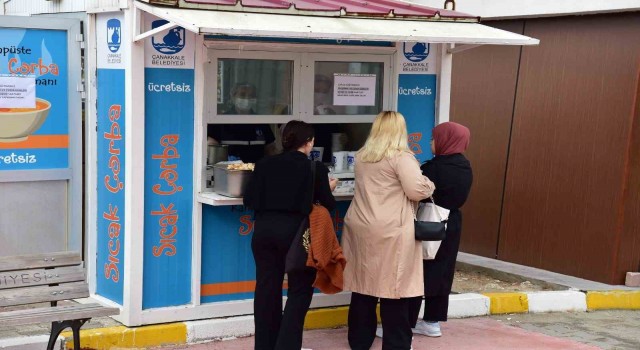 Çanakkalede öğrencilere sıcak çorba ikramları başladı