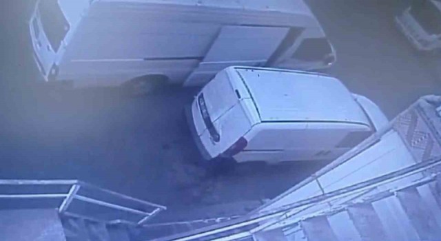 Çekmeköyde aracı çalan hırsız trafik kurallarına uyarak kaçtı