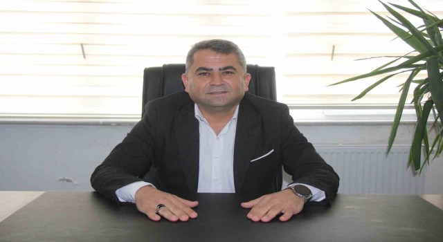 CHPli meclis üyesi, Özgür Özelin Selahattin Demirtaşa selam yollaması nedeniyle partisinden istifa etti