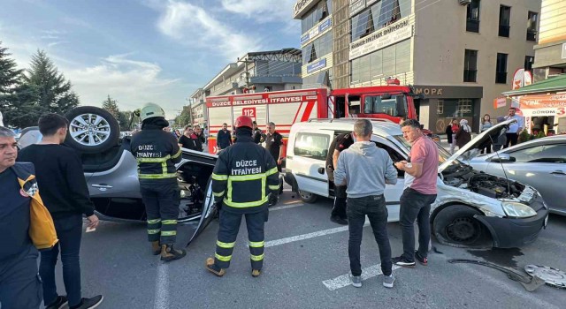 Cip, hafif ticari araç ile çarpıştı: 2 yaralı