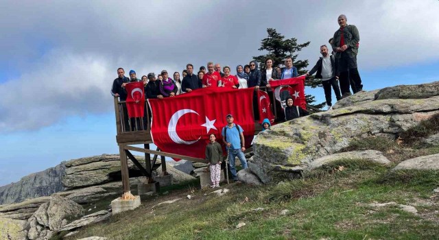 Cumhuriyetin1 00. yılında 100 öğretmen Çataldağ zirvesinde