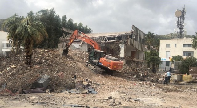 Datçada 28 yıl eğitim için kullanıldıktan sonra yıkımına başlandı