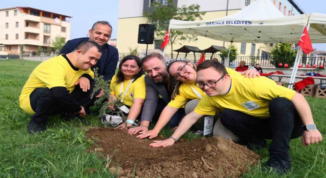 Derincede fidanlar toprakla buluştu