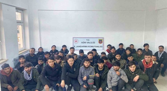 Doğubayazıtta 36 düzensiz göçmen yakalandı, 1 kişi gözaltına alındı