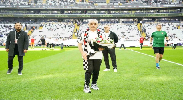 Dolmabahçede Rıza Çalımbaya sevgi gösterisi