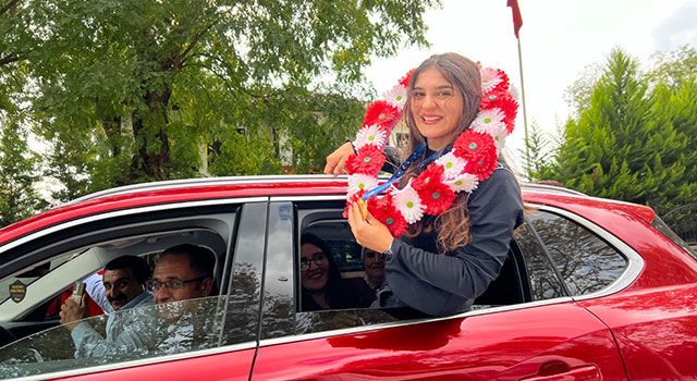 Dünya şampiyonu Nesrin Baş memleketi Tokat’ta coşkuyla karşılandı