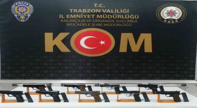 Durdurulan araçtan 9 tabanca çıktı