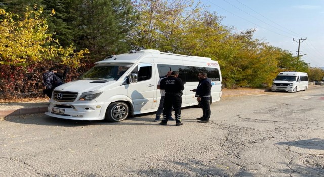 Elazığ polisinin okul önü denetimleri sürüyor