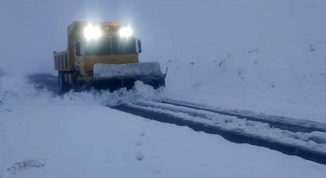 Elazığda karla mücadele çalışmaları sürüyor