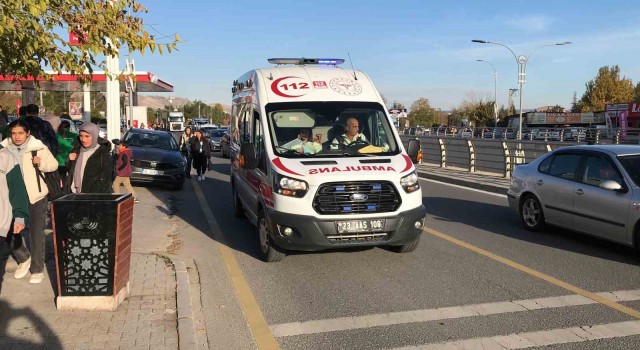 Elazığda otomobilin çarptığı genç kız ağır yaralandı