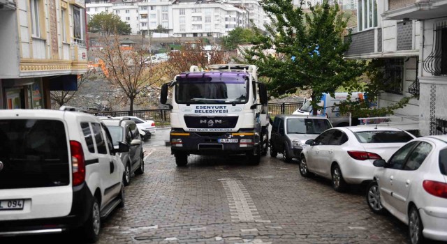 Esenyurt Belediye ekiplerinden su baskınlarına anında müdahale