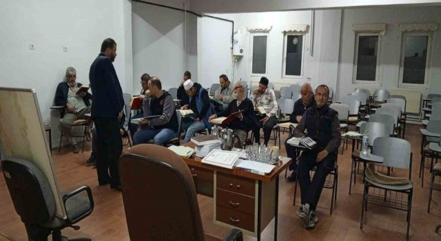 Eskişehirde vatandaşlara Kuran-ı Kerim eğitimi veriliyor