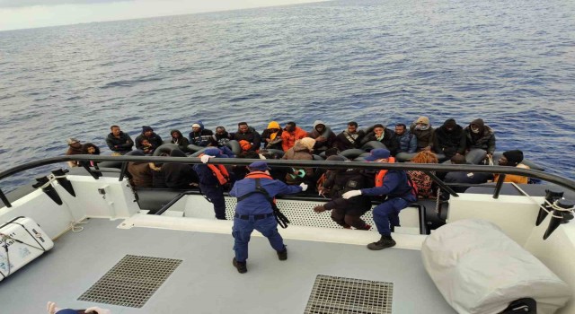 Fethiyede 45 düzensiz göçmen kurtarıldı