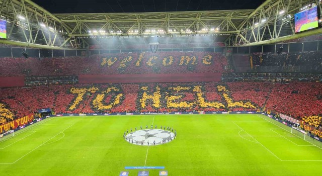 Galatasaray taraftarından Welcome to hell koreografisi