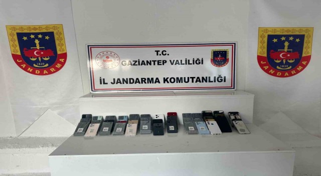 Gaziantepte 867 bin TL değerinde kaçak telefon ele geçirildi