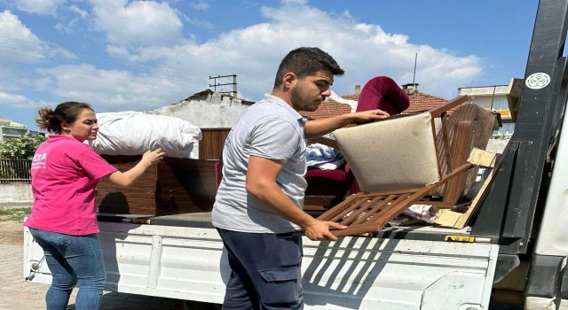 Germencikte ikinci el eşyalar, ihtiyaç sahiplerine ulaştırılıyor