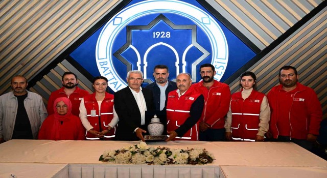Güder, Kızılay çalışanlarıyla bir araya geldi