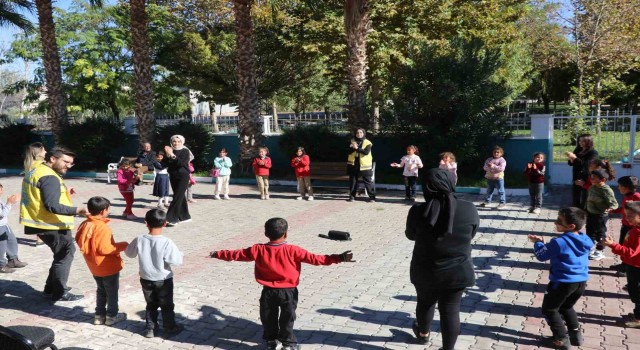 Haliliyede uzman psikologlar çocuklarla buluştu