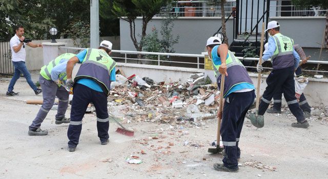 Hatay Büyükşehir Belediyesi, 15 ilçede moloz ve hafriyat temizliği yapıyor