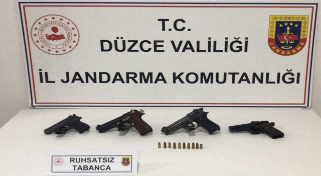 Havaya ateş ettiler 4 silahla yakalandılar