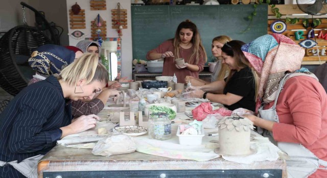 Hem stres atıyor hem de meslek öğreniyorlar