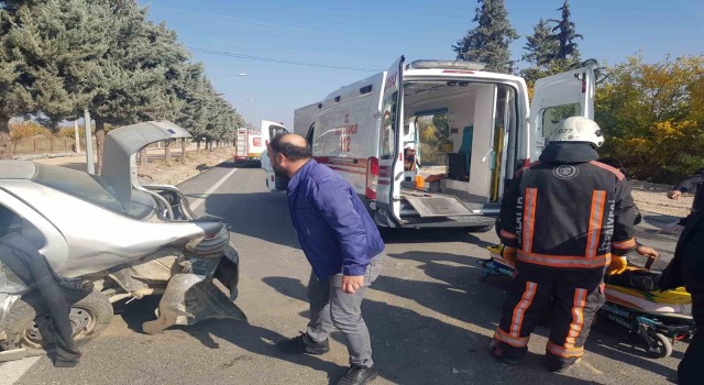 İki aracın karıştığı kazada: 2 kişi yaralandı