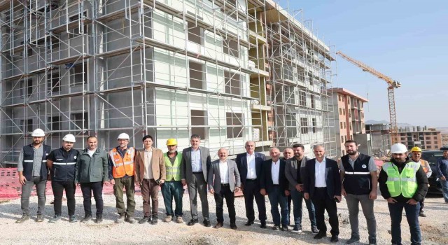 İl protokolü kalıcı deprem konutlarını inceledi