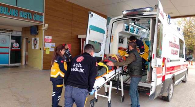 İnegölde çatıdan düşen adam ağır yaralandı