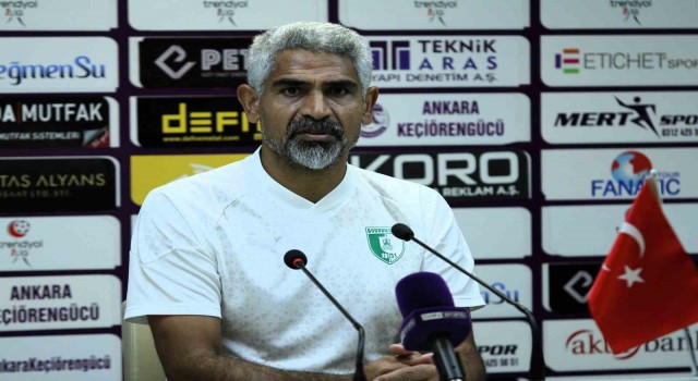 İsmet Taşdemir: Hakem Hocam oyunu durdur diyen tüm oyuncularıma sarı kart verdi