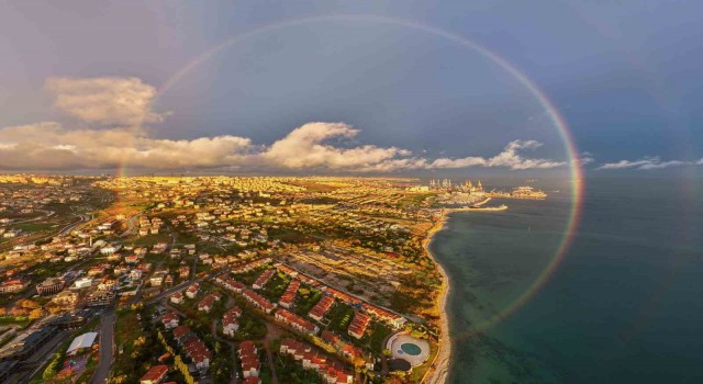 İstanbulda günbatımında ortaya çıkan gökkuşağı mest etti