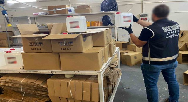 İzmirde 10 milyon liralık taklit etiketli etil alkol ele geçirildi