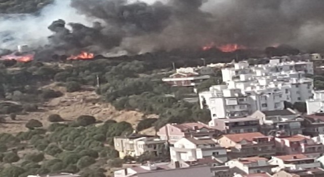 İzmirde yerleşim yerlerine yakın alanda orman yangını