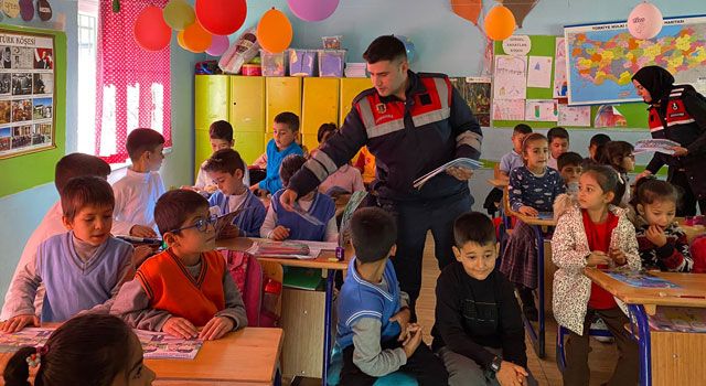 Jandarma, Dünya Çocuk Hakları Gününü Kutladı