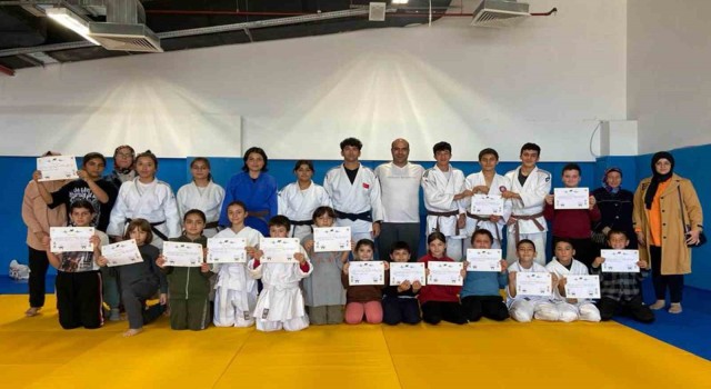 Karamanda genç judocular bir üst kuşağa terfi etti