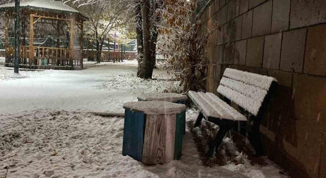 Karlıovada beklenen kar yağışı başladı