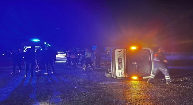 Kızılay aracına çarpıp kaçtı: 1 yaralı