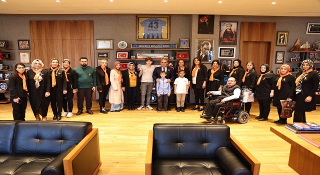 Kütahya Belediye Başkanı Işık özel misafirleri makamında konuk etti