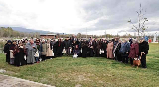 Kütahya Belediyesi, 65 yaş ve üzeri vatandaşlara Kütahyayı gezdirdi