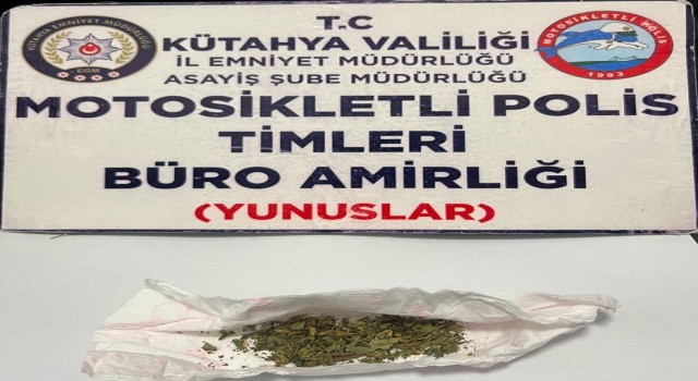 Kütahyada 2 kişinin üzerinde uyuşturucu ele geçirildi